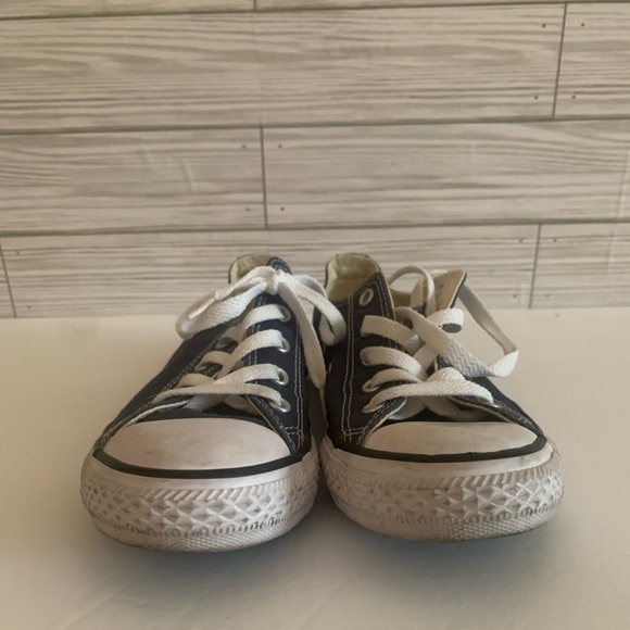 Boys Converse Size 3 - Picture 2 of 6